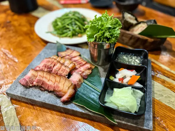 ▲新北八里美食推薦！芭達桑原住民主題餐廳原始叢林風裝潢、道地原民料理，八里左岸極具特色餐廳。(攝影：部落客 雞蛋糕生活美學專題報告)