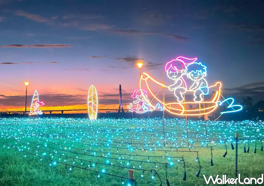 ▲浪花星樂園以衝浪與香蕉船等海洋元素搭配海洋律動燈海,營造充滿夏日活力的海岸景觀。