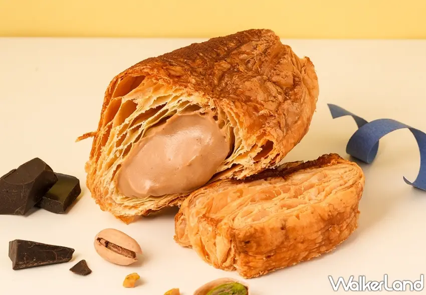 ▲提拉米蘇千層派以金黃酥香的法式派皮包裹醇厚咖啡與馬斯卡彭乳酪內餡,上方灑落可可粉更顯大人系層次感。圖/beard papa's提供;窩客島編輯李維唐整理