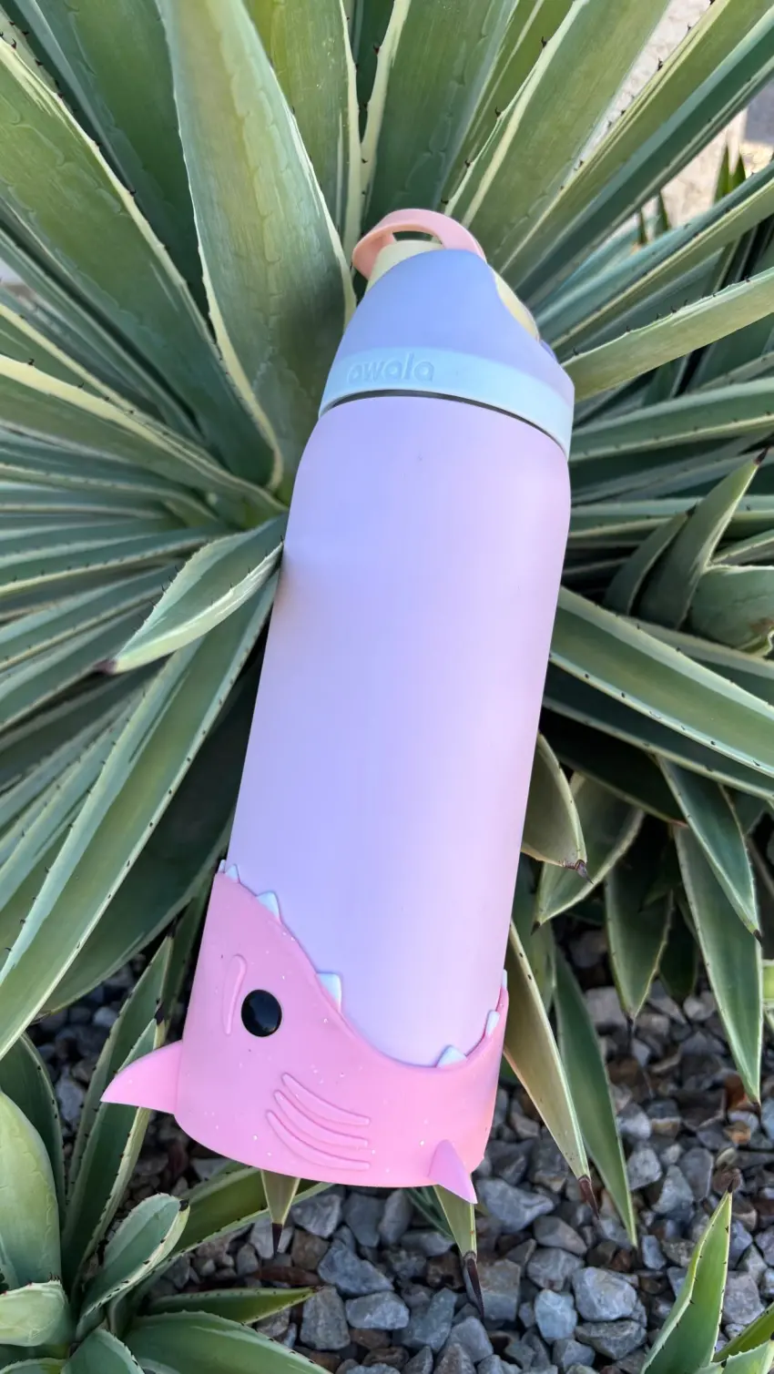 ▲吸睛的造型與極高辨識度，讓這款矽膠底座迅速在社群平台上引發熱烈討論。