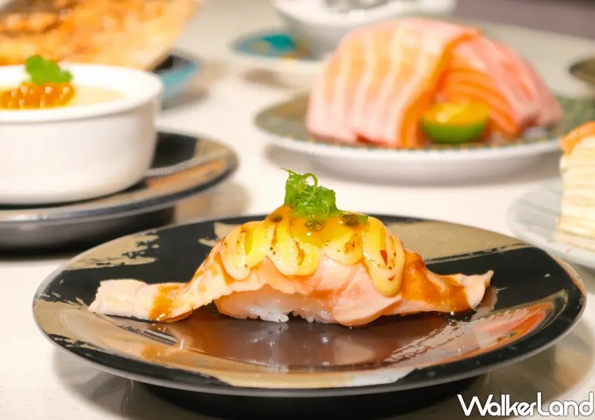 ▲「炙命百香鮭」將百香果酸甜果香與起司結合肥美鮭魚,帶來超有創意的限定吃法。(攝影:鄭雅之)