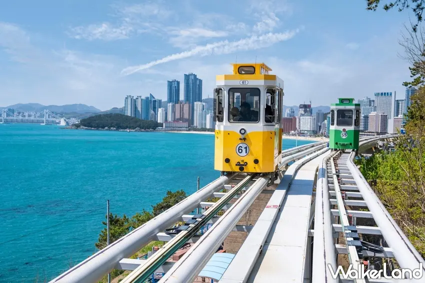▲韓國釜山旅遊買氣持續旺盛,搭乘海岸列車飽覽海景成為熱門行程。圖/易遊網提供;窩客島編輯李維唐整理