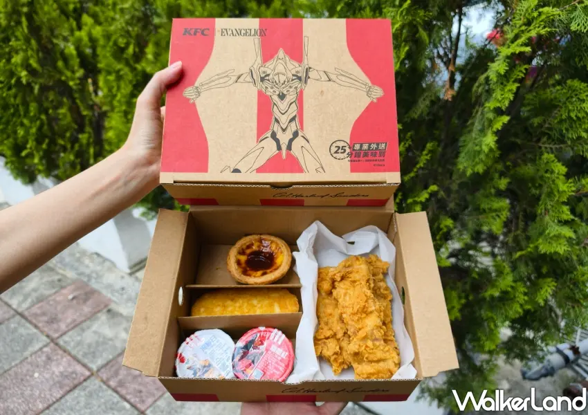 ▲透過PK雙饗卡APP預訂EVA盲卡霸氣餐,一次享用炸雞蛋撻與限定雙醬還能抽隱藏版角色卡。(攝影:鄭雅之)