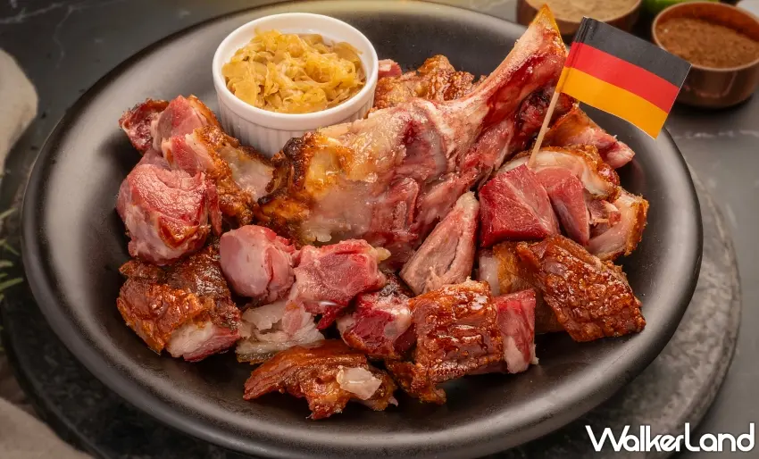 ▲金色三麥招牌酥炸德式豬腳,外酥內嫩的誘人滋味是小週末微醺時刻的最佳拍檔。圖/金色三麥提供;窩客島整理