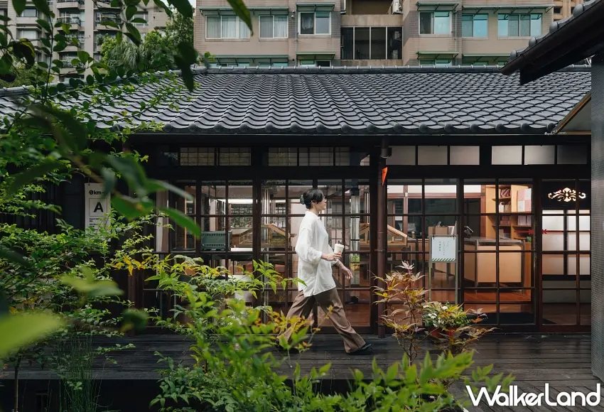 ▲保留傳統日式建築的木質拉門與暖簾設計,讓人在踏入店內前便能感受到療癒的空間節奏。圖/BREAD, ESPRESSO &提供;窩客島編輯李維唐整理