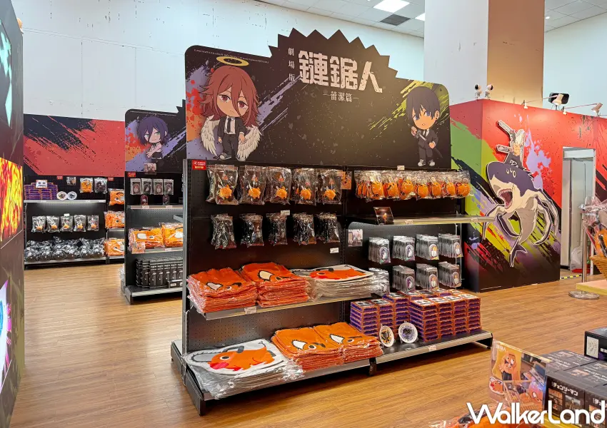 ▲新光南西鏈鋸人快閃店開賣多款全新首賣波奇塔周邊、蕾潔周邊,設有鏈鋸人小卡機台供粉絲體驗。(攝影:鄭亦庭)