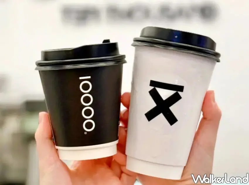▲Ten Thousand Coffee極簡黑白經典黑咖啡與拿鐵杯身設計極具質感,參加吃到飽活動可用100元加購任一款飲品。(攝影:鄭雅之)