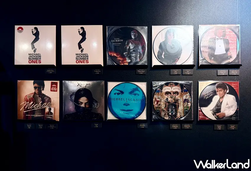 ▲現場陳列多款珍藏的麥可傑克森卡帶與早期單曲封面,帶領粉絲回味流行音樂的黃金年代。圖/KYUBI提供;窩客島編輯李維唐整理