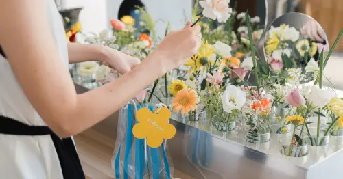 中山街區散步提案！vacanza攜手巴黎花藝MONCEAU FLEURS，把鮮花當作穿搭戴著走。