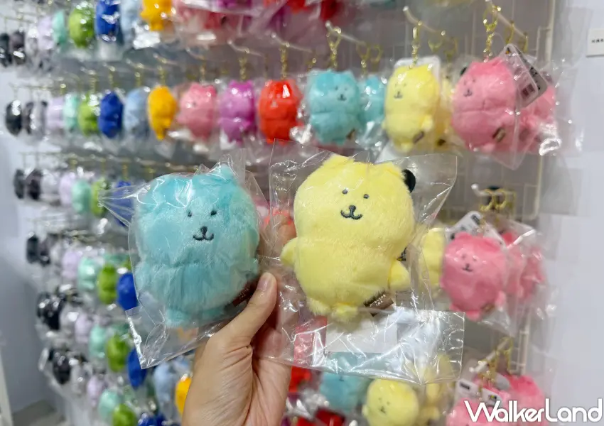 ▲nagano market台北常設店推薦必買台灣限定三色nagano熊玩偶吊飾,一整排彩色熊超可愛。(攝影:鄭亦庭)