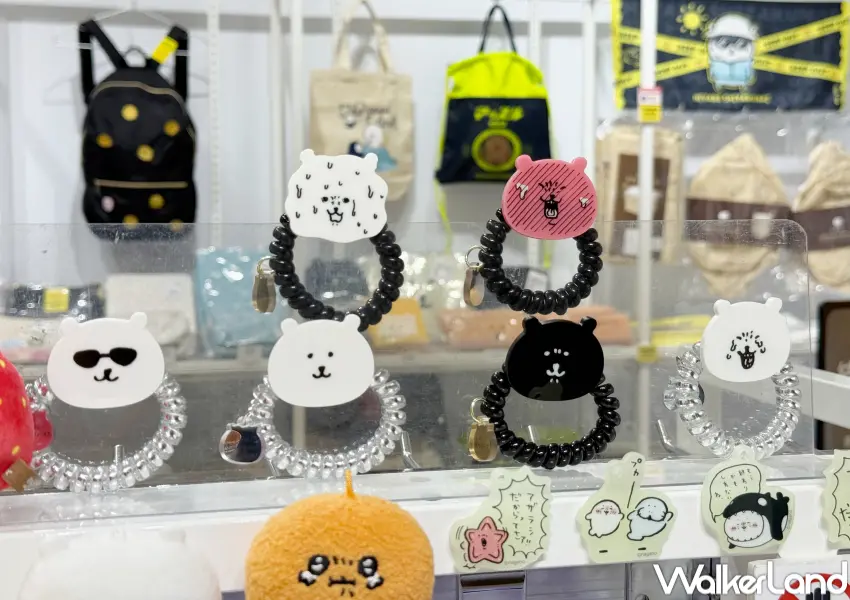 ▲nagano market台北常設店推薦必買!盲盒系列的小小食物玩偶吊飾、nagano熊臉髮圈盲盒。(攝影:鄭亦庭)