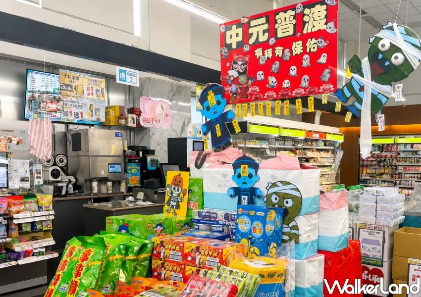 ▲萊爾富門市打造中元節主題陳列專區,開賣限量599元時尚普渡袋與綠乖乖全都順利箱,超商便利採購拜拜供品與民生補貨首選。