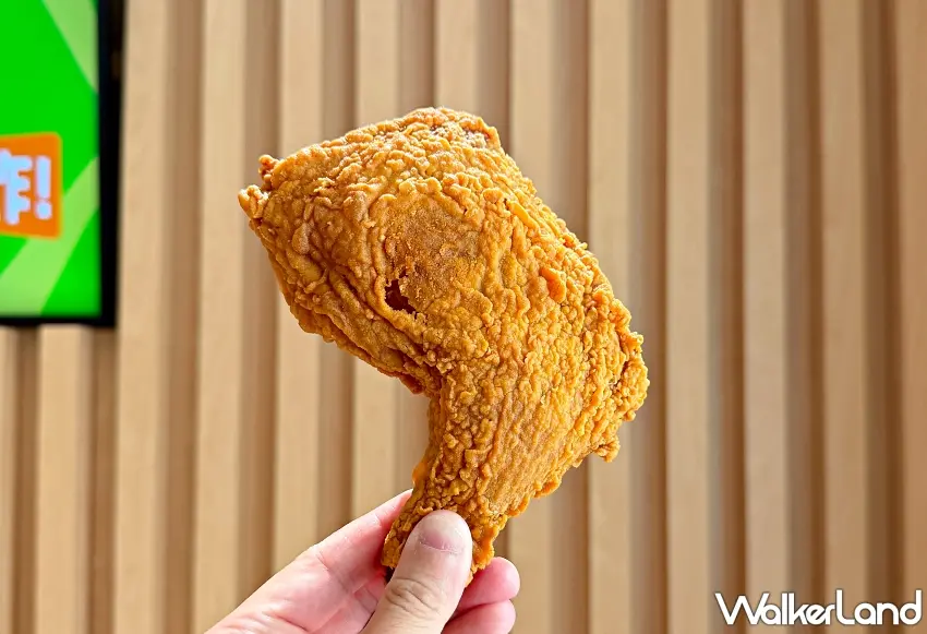 ▲德克士招牌咔滋脆皮手槍腿呈現霸氣L型金黃酥脆造型。圖/窩客島編輯李維唐 攝