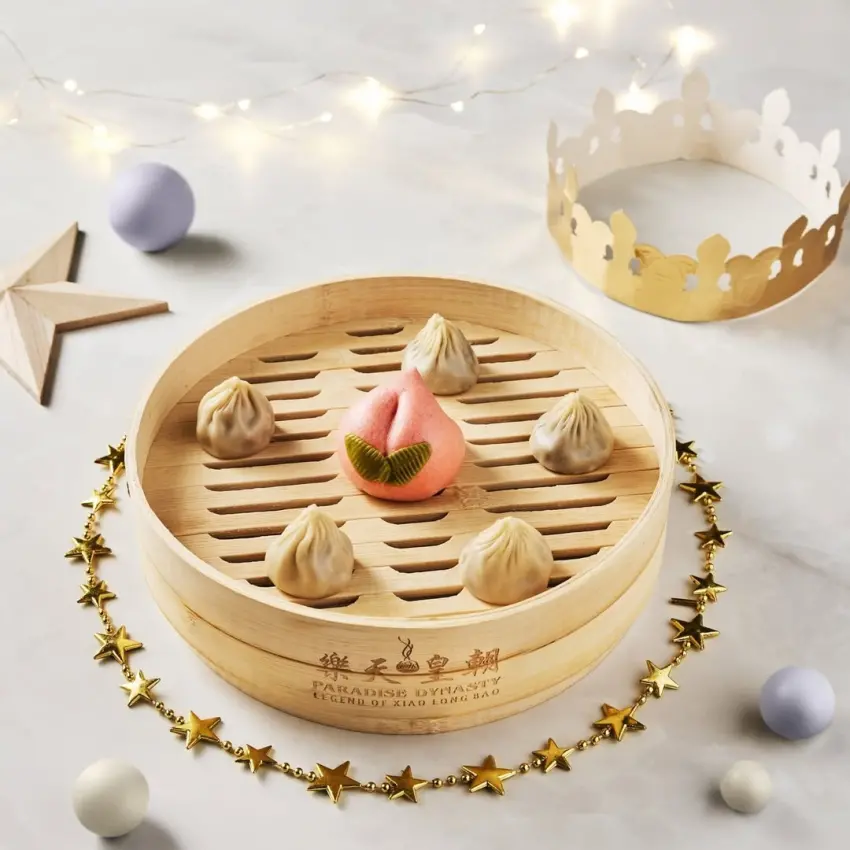 ▲不論是台式牛軋餅還是熱氣騰騰的豆沙小籠包，都能為壽星帶來濃濃的甜點慶祝儀式感。