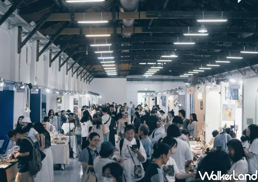 ▲台北文創市集蛋殼祭吸引滿滿逛展人潮,松山文創園區3號倉庫集結超過100組國內外工藝職人與原創品牌,展現多元豐富的手作質感與生活美學風格。