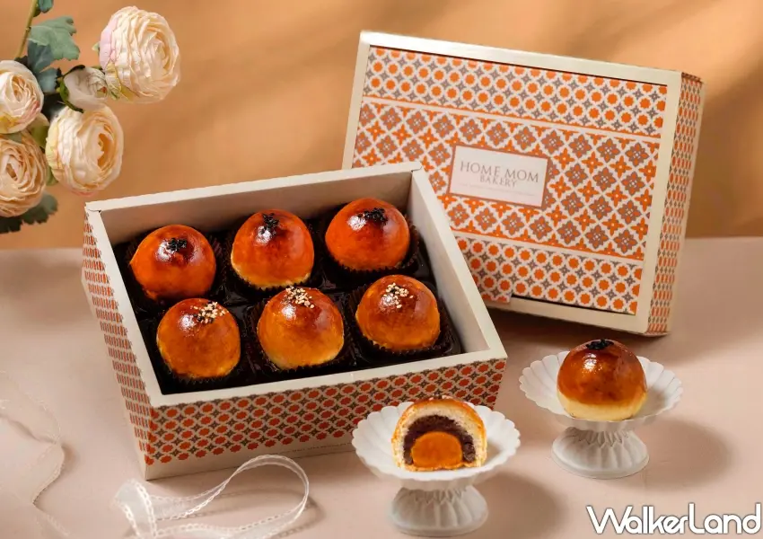 ▲後媽家自信之作,包含紅豆與棗泥兩種傳統風味,酥脆小麥香餅皮包覆綿密餡料與優質鹹蛋黃,展現中秋百吃不膩的經典美味。