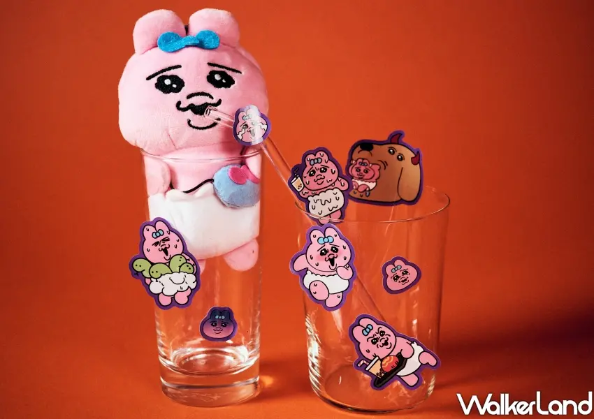 ▲褲褲兔全身造型玩偶收納飲料杯套與聯名貼紙,陪伴手搖控度過療癒生活。