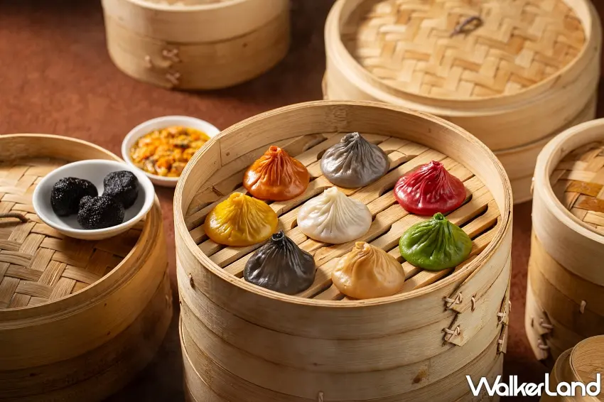 ▲樂天皇朝招牌「特色皇朝小籠包(八色)」,以天然食材打造繽紛顏色與8種獨特風味。圖/樂天皇朝提供;窩客島編輯李維唐整理