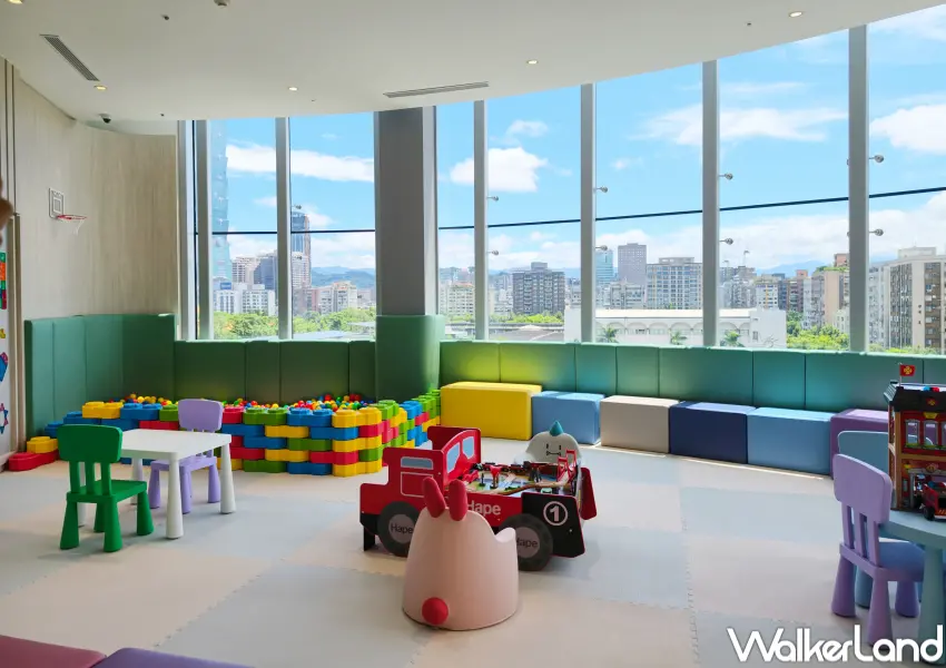 ▲遠東Garden City商場棟5樓「THANQ CLUB」提供親子閱覽區、兒童球池、兒童玩具。(攝影：鄭亦庭)