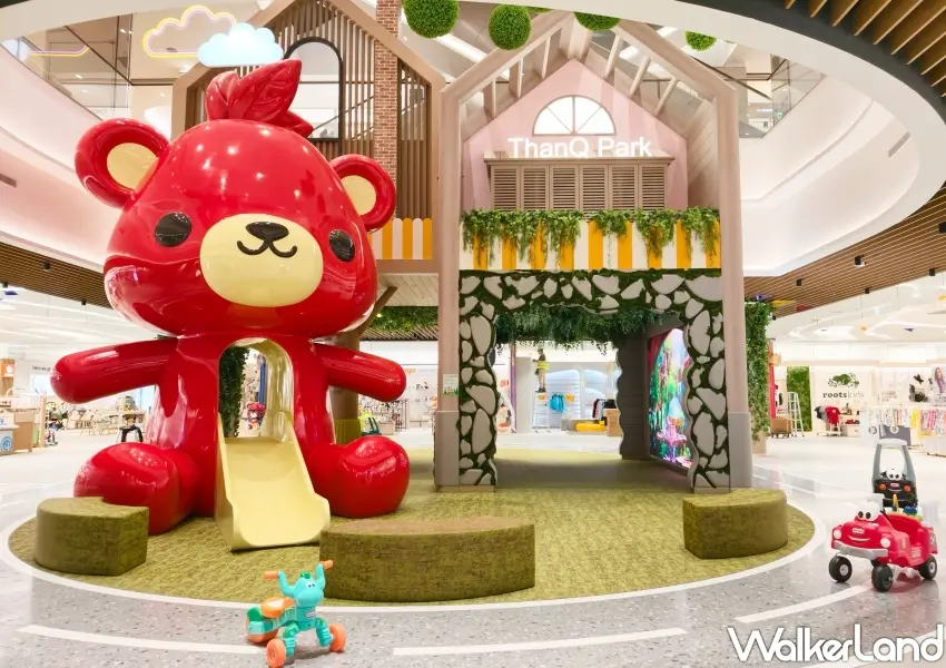 ▲位於五樓的小小森世界打造THANQ PARK巨型樹屋城堡，六米高大熊溜滑梯宛如童話森林，成為親子放電與拍照打卡必訪景點。(攝影：鄭雅之)