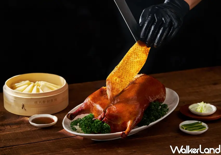 ▲樂天皇朝Signature烤鴨,師承北京名師一鴨三吃,琥珀脆皮烤鴨大巨蛋限定,每日限量午晚餐期供應需提前預訂。