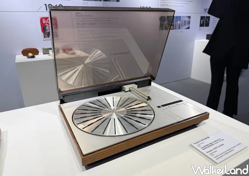 ▲現場展出傳奇設計師打造的 Beogram 4000 黑膠唱片機，展現極致的丹麥工藝設計。(攝影：鄭亦庭)