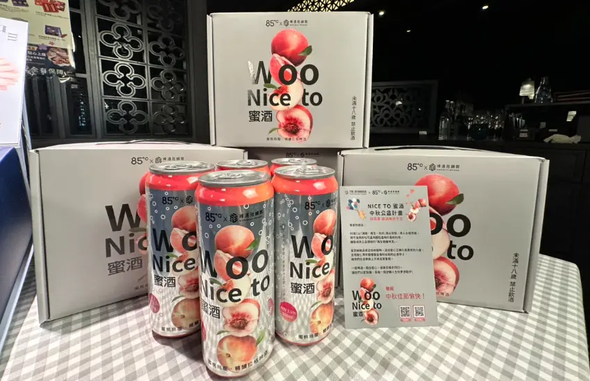 ▲蜜桃烏龍-精釀拉格啤酒禮盒將門市可食用的麵包角料重新轉化利用,經由啤酒肚釀製的專業技術釀成再生精釀啤酒。