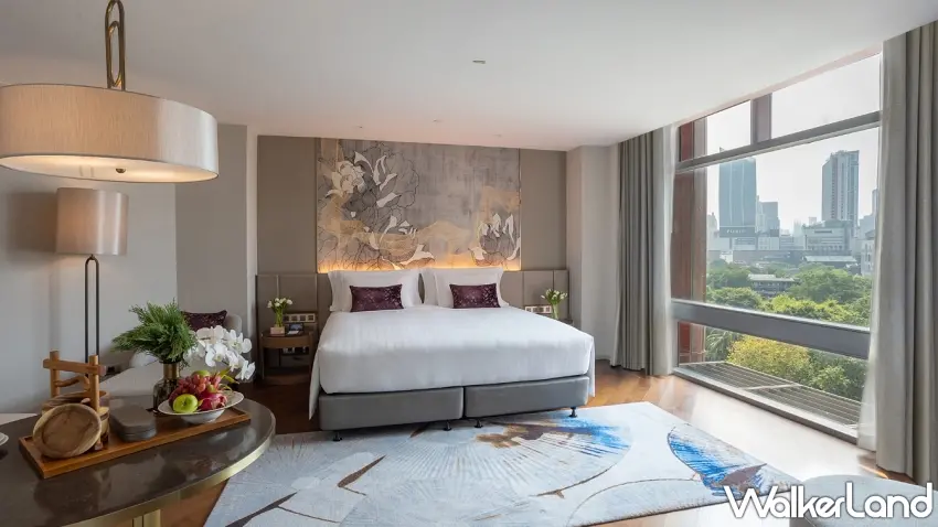 ▲Chatrium曼谷大酒店Premier Room房型擁有寬敞臥室與大面景觀窗,俯瞰繁華都市綠意景致。 圖/Chatrium曼谷大酒店提供;窩客島編輯李維唐整理