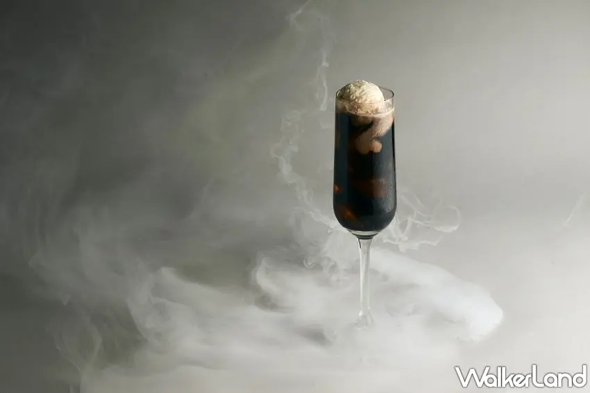 ▲顏太煮SÜPERYÁN新品「冰淇淋暮雪仙草」，遵循古法熬煮的仙草甘茶交織綿密香草冰淇淋，化開後帶來順口仙草奶香。 圖／顏太煮SÜPERYÁN提供；窩客島編輯李維唐整理