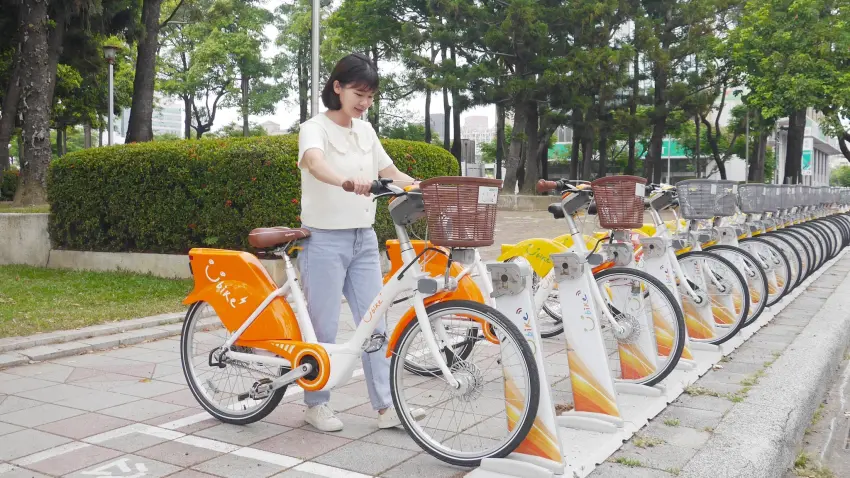 ▲微笑單車官方推出「友愛接力」機制,鼓勵民眾順手調度車輛並領取回饋。