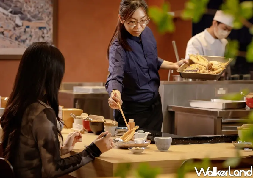 ▲金子半之助天婦羅台北大巨蛋店板前職人依據食客節奏分波段上菜,實現美味零距離的用餐體驗。
