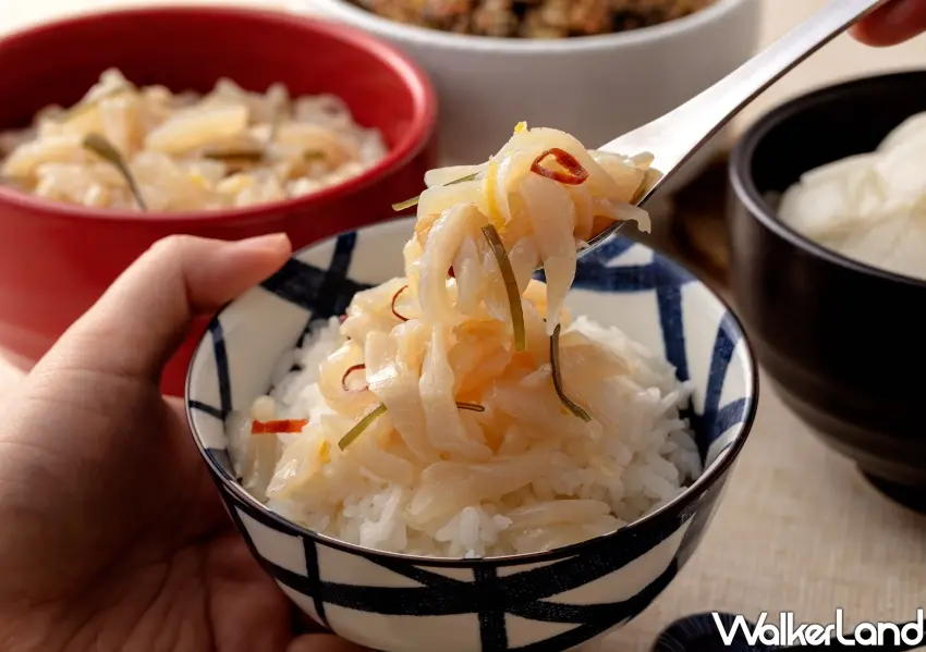 ▲將柚香魷魚加入池上米飯拌勻,是大巨蛋金子半之助行家推薦的隱藏版升級吃法。