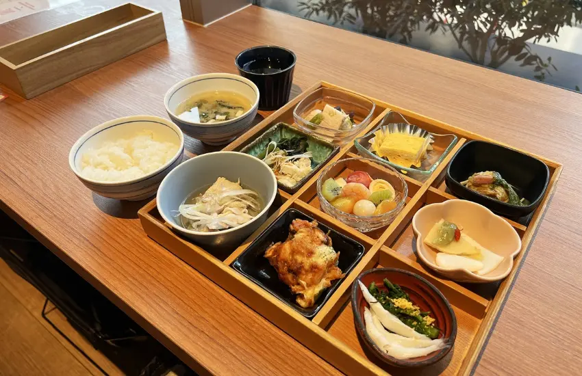 ▲小鉢隨季節於一年四次調整,所有料理由料理人從零手作。