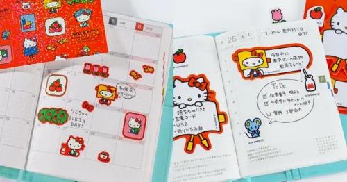 Hello Kitty迷全衝了！Hobonichi 2027復古紅蝴蝶結手帳開賣，17款限量文具清單搶先看。
