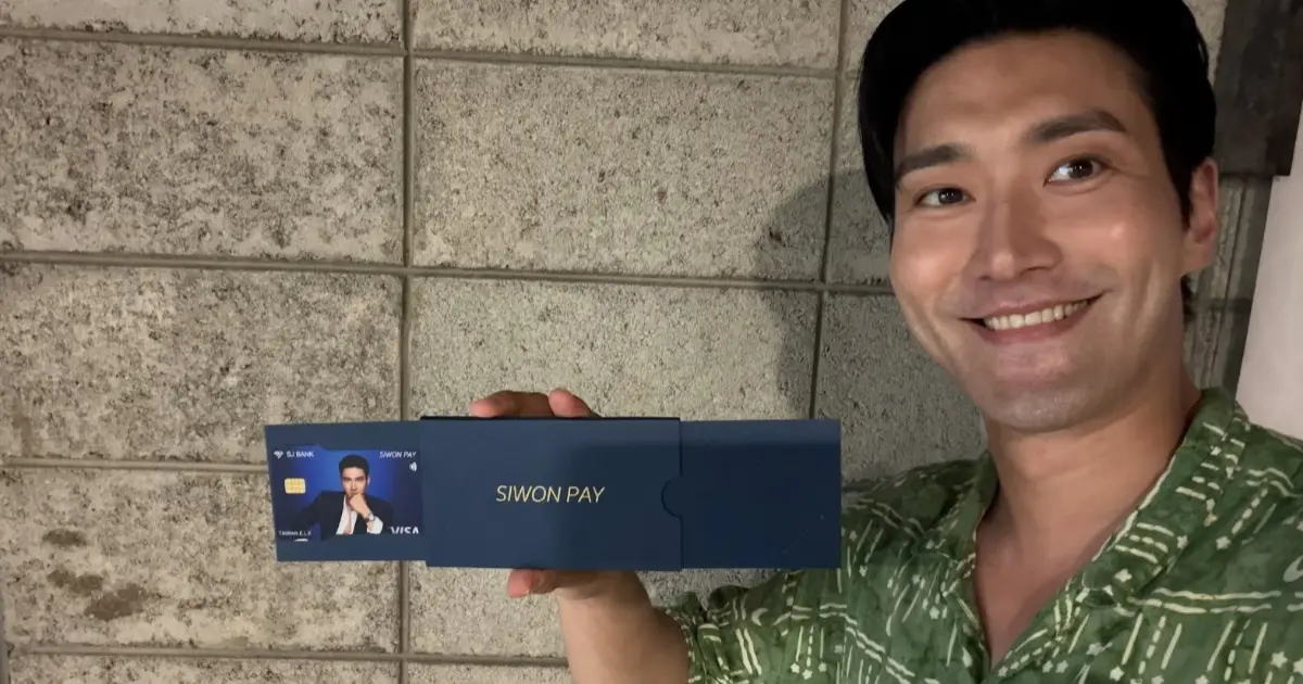 真·財閥卡誕生？SJ始源開心曬「SIWON PAY」擬真黑卡，網笑翻提醒：記得存載具對獎。
