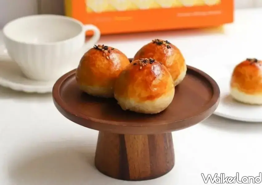 ▲經典法朋蛋黃酥嚴選屏東鹹蛋黃與萬丹紅豆內餡,搭配丹麥奶油打造酥香層次,是中秋送禮首選。