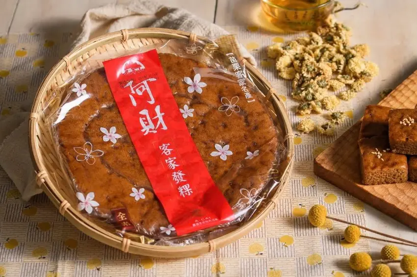 ▲網友分享將發粿切片後加入少許奶油下鍋煎至焦脆,更濃厚的黑糖香氣與外酥內Q口感,讓人一吃上癮。