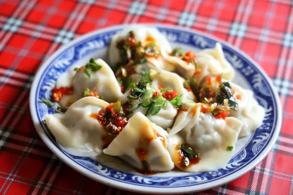 ▲超人氣南港平價美食推薦！北大荒水餃店巨無霸韭菜水餃必吃。(攝影：部落客 ifunny艾方妮)
