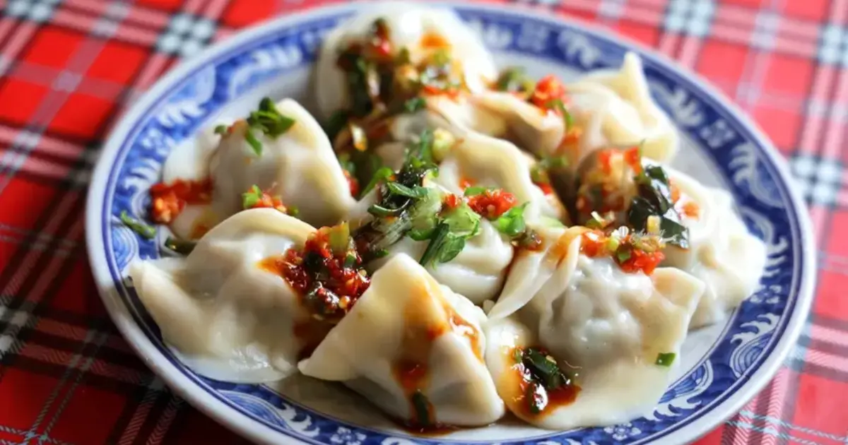 衝北流演唱會開吃！超人氣南港美食推薦7選，台北最強胡椒餅、巨無霸水餃必吃。