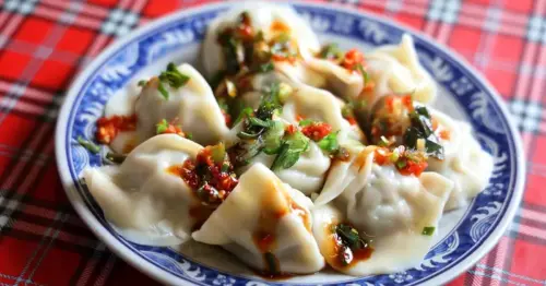 衝北流演唱會開吃！超人氣南港美食推薦7選，台北最強胡椒餅、巨無霸水餃必吃。
