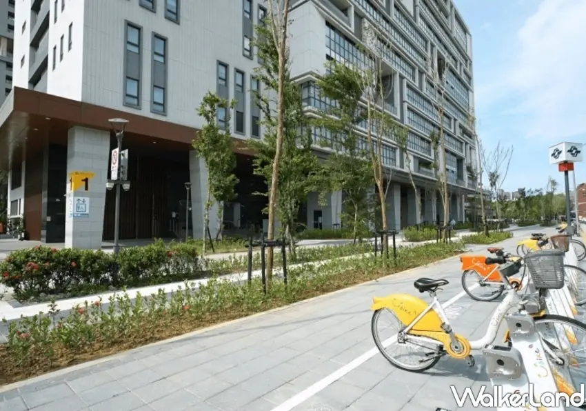 ▲廣慈奉天宮站1號出口設有周邊連通道與公共設施,方便民眾搭乘捷運造訪信義區景點。