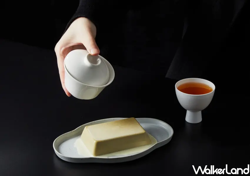▲台南旅遊必買甜點紅磚布丁打造極致茶韻,「茉莉拿鐵寒天布丁」重磅上市成今年秋天最熱搜的茶系甜點。