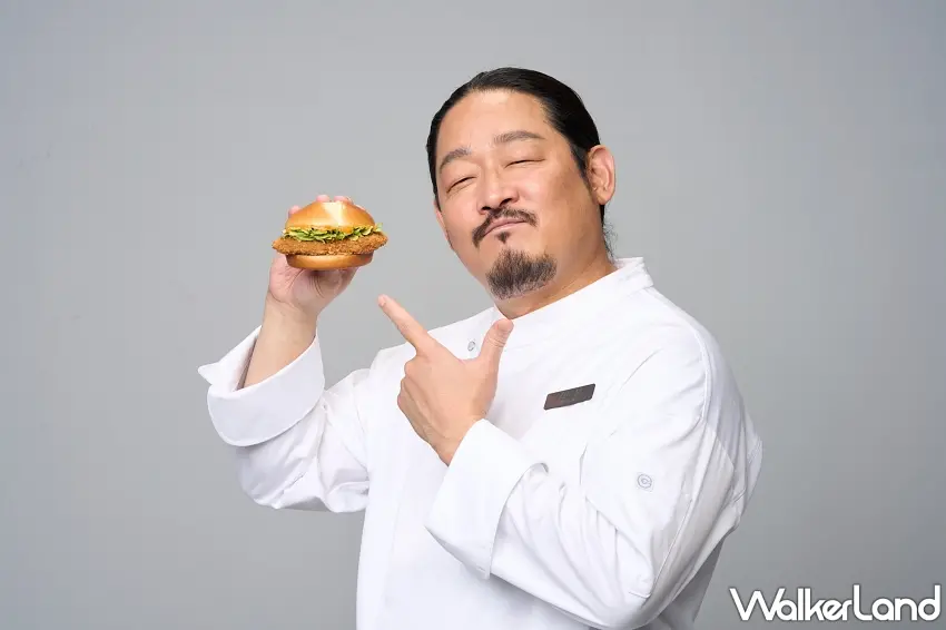 ▲星級主廚金度潤擔任麥當勞全新勁脆鷄腿堡代言人,親身體驗外脆內嫩的極致口感。 圖/麥當勞提供;窩客島編輯李維唐整理