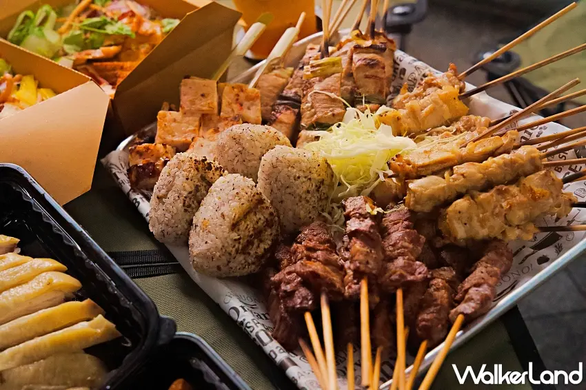 ▲包含香烤飯糰與豐富串燒的「秋吉串燒」組合,澎湃盛裝超誘人。圖/春大直提供;窩客島編輯李維唐整理