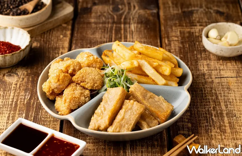 ▲北村炸物拼盤包含金黃酥脆的炸雞塊、薯條與甜不辣,搭配特製沾醬十分澎湃。圖/北村豆腐家提供;窩客島編輯李維唐整理