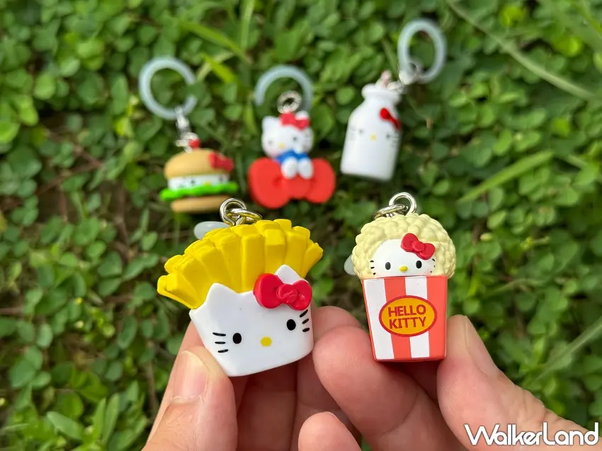 ▲HELLO KITTY AMERICAN速食美吉吊飾全系列共5款,包含漢堡、蝴蝶結、牛奶瓶、薯條與爆米花造型。 圖 / 編輯 鄭亦庭 攝
