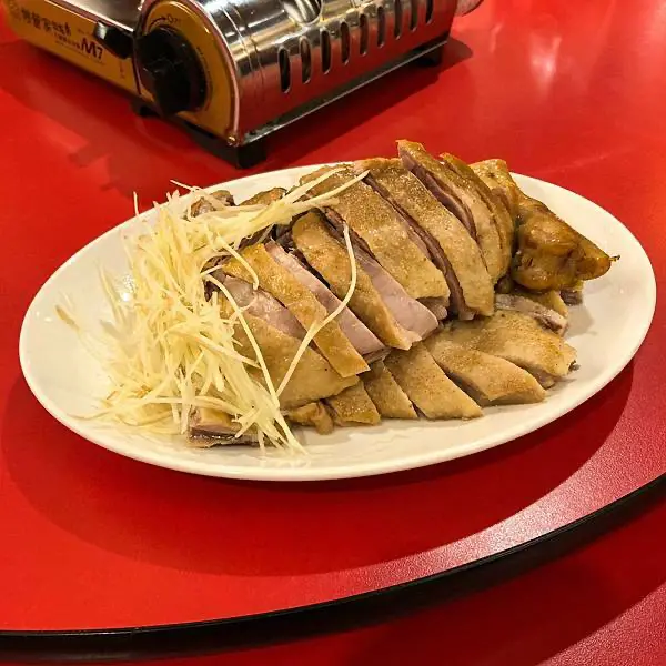 ▲士林劍潭站人氣美食!劍潭站台菜老字號「鵝肉川食堂」,是士林聚餐合菜首選。(攝影:部落客 企鵝)