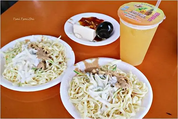 ▲嘉義美食推薦!嘉義白醋涼麵名店必吃涼麵四味果汁。(攝影:部落客 三重菜菜子)