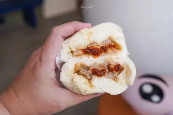 ▲嘉義美食推薦!阿潘肉包嚴選溫體豬後腿肉包,是傳承三代的嘉義老字號。(攝影:部落客 米陸愛享樂)