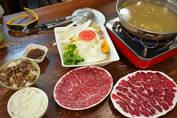 ▲嘉義美食推薦!嘉義溫體牛肉鍋「東方葉全牛料理」火鍋湯底採用本地牛大骨、昆布熬煮。(攝影:部落客 Jason‘s Life)